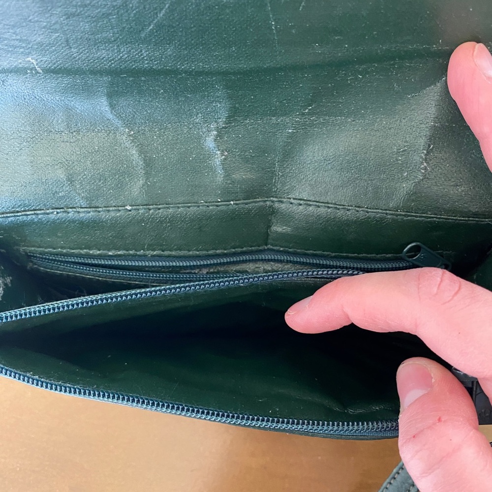 BASS Vintage Green Leather Crossbody - Picture 9 of 11